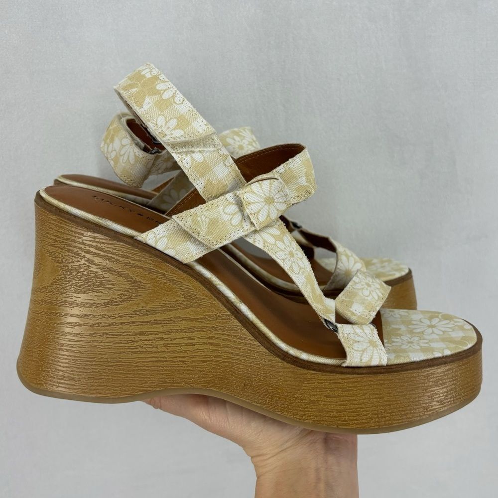 NEW Lucky Brand Women’s 9 Daisy Floral Tan Yellow Wedge Platform Sandal Demmia - Picture 6 of 9